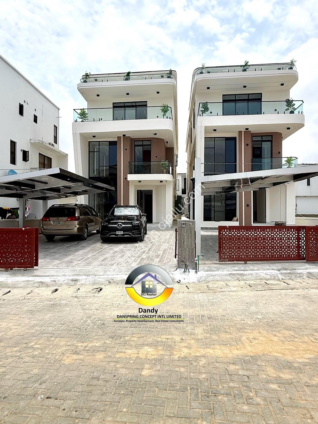 Chevron’s Finest 5-Bed Duplex With Cinema & Rooftop Pool