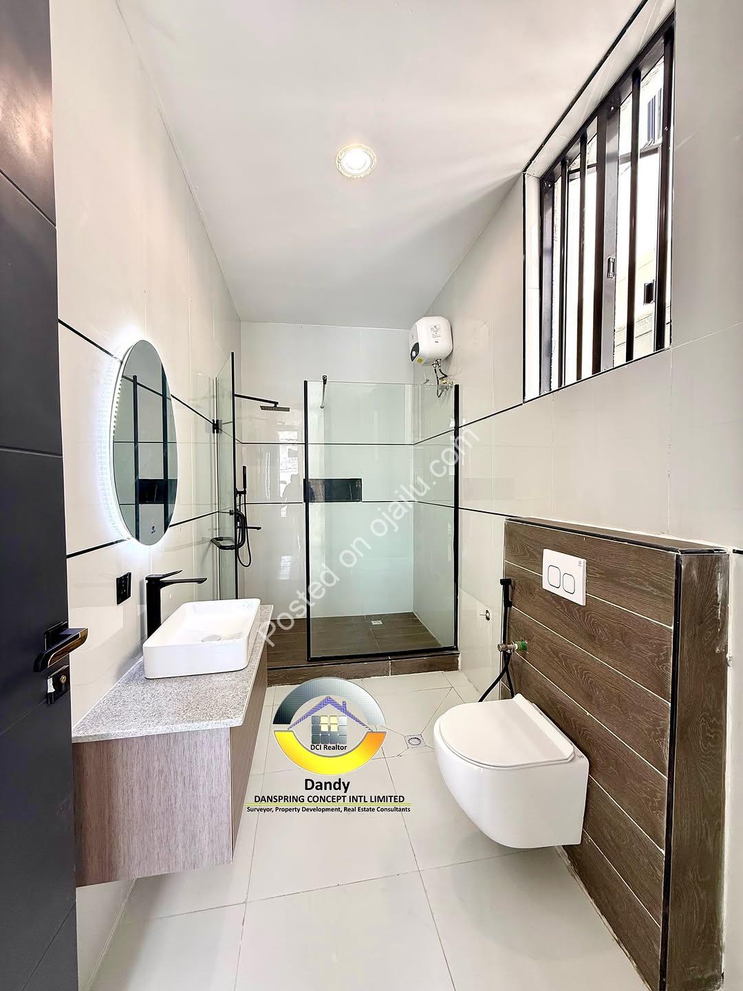Chevron’s Finest 5-Bed Duplex With Cinema & Rooftop Pool