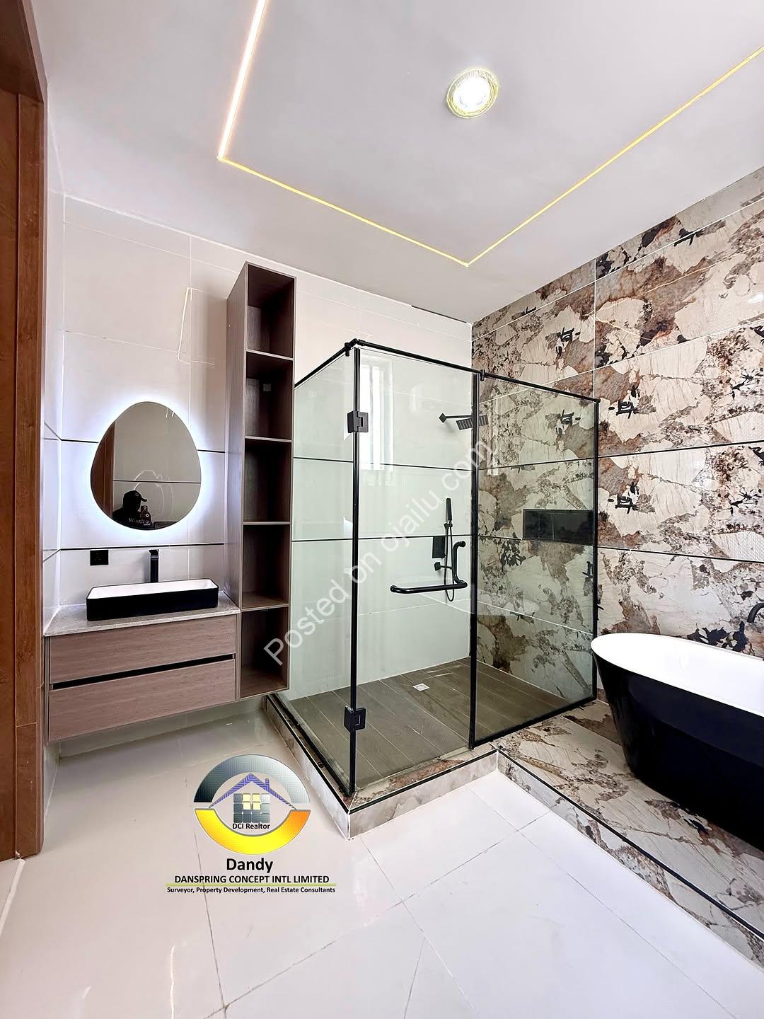 Chevron’s Finest 5-Bed Duplex With Cinema & Rooftop Pool