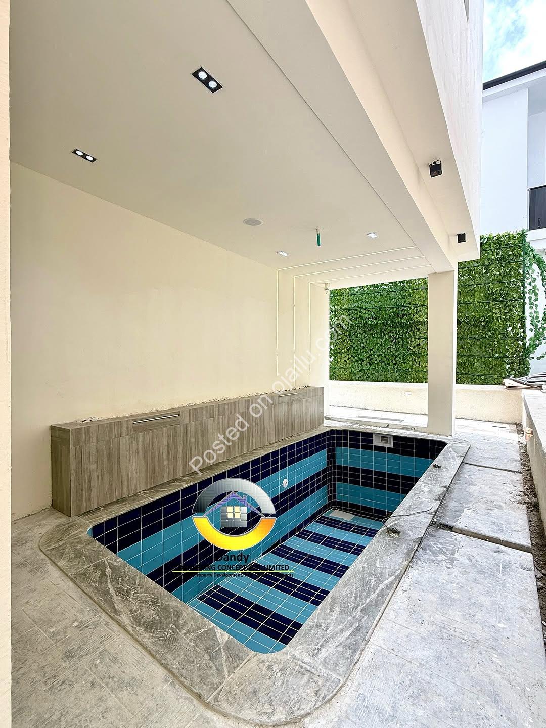 Chevron’s Finest 5-Bed Duplex With Cinema & Rooftop Pool