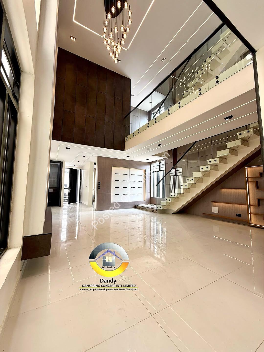 Chevron’s Finest 5-Bed Duplex With Cinema & Rooftop Pool