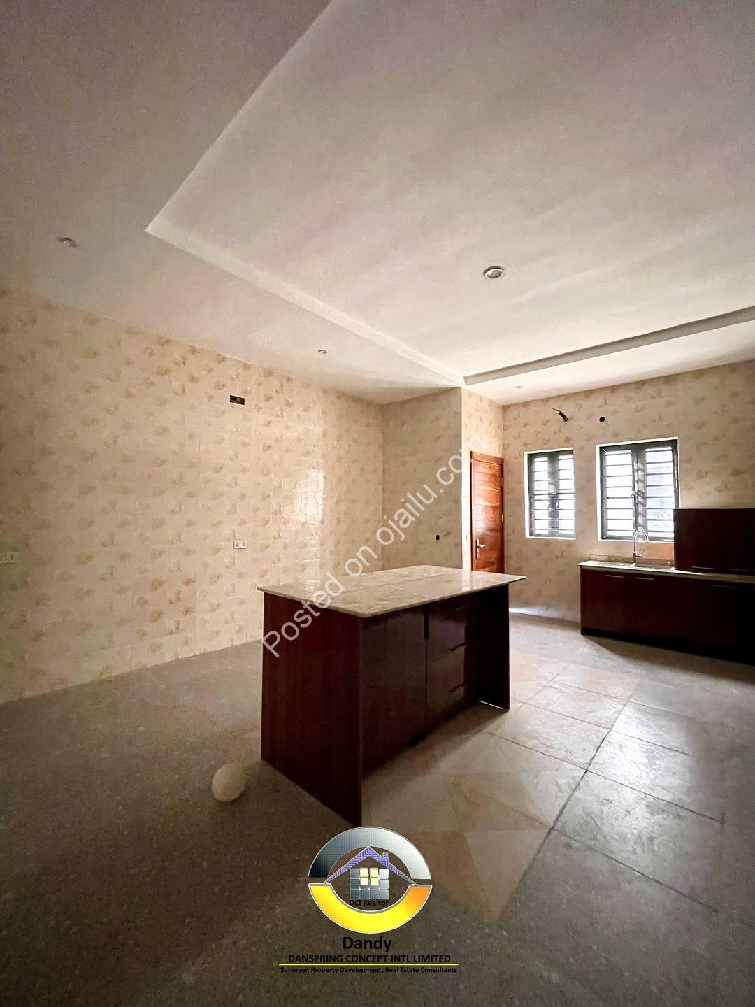 Live Royally: 5-Bed Smart Duplex + BQ, Ajah