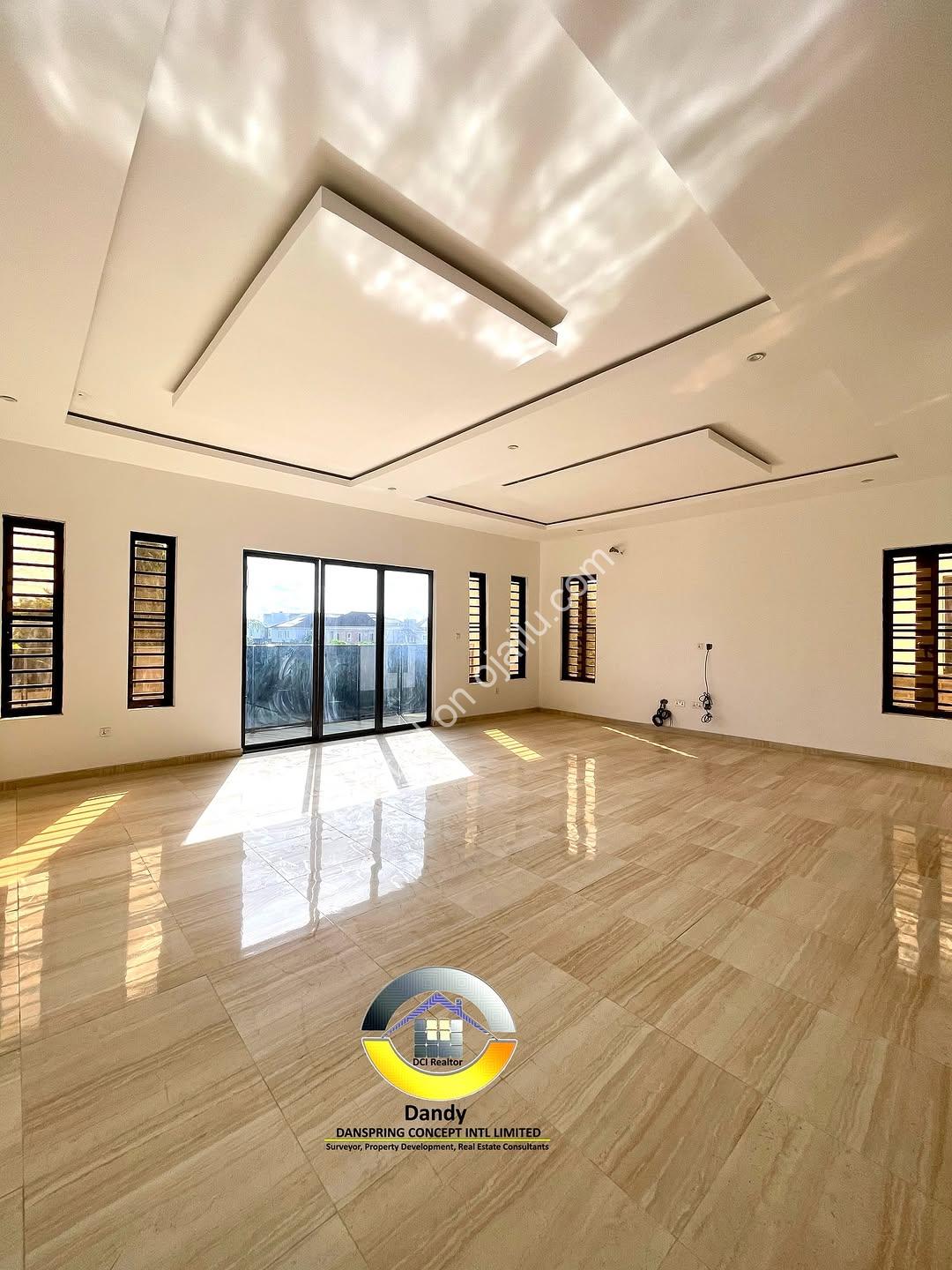 Live Royally: 5-Bed Smart Duplex + BQ, Ajah