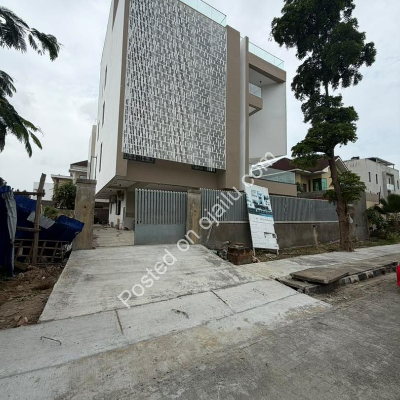 Banana Island 5-Bed Detached Duplex with Pool & Cinema