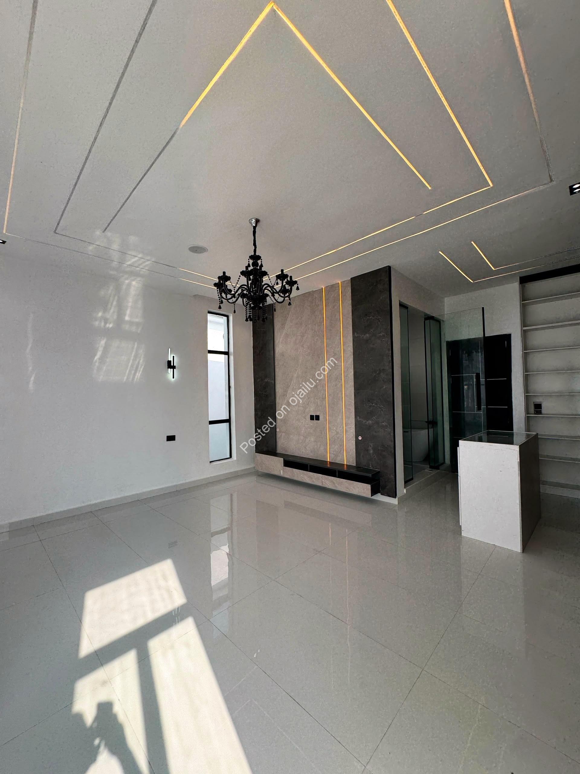 5-Bed Ikota Lekki Duplex with Rooftop Terrace, Pool & Gym