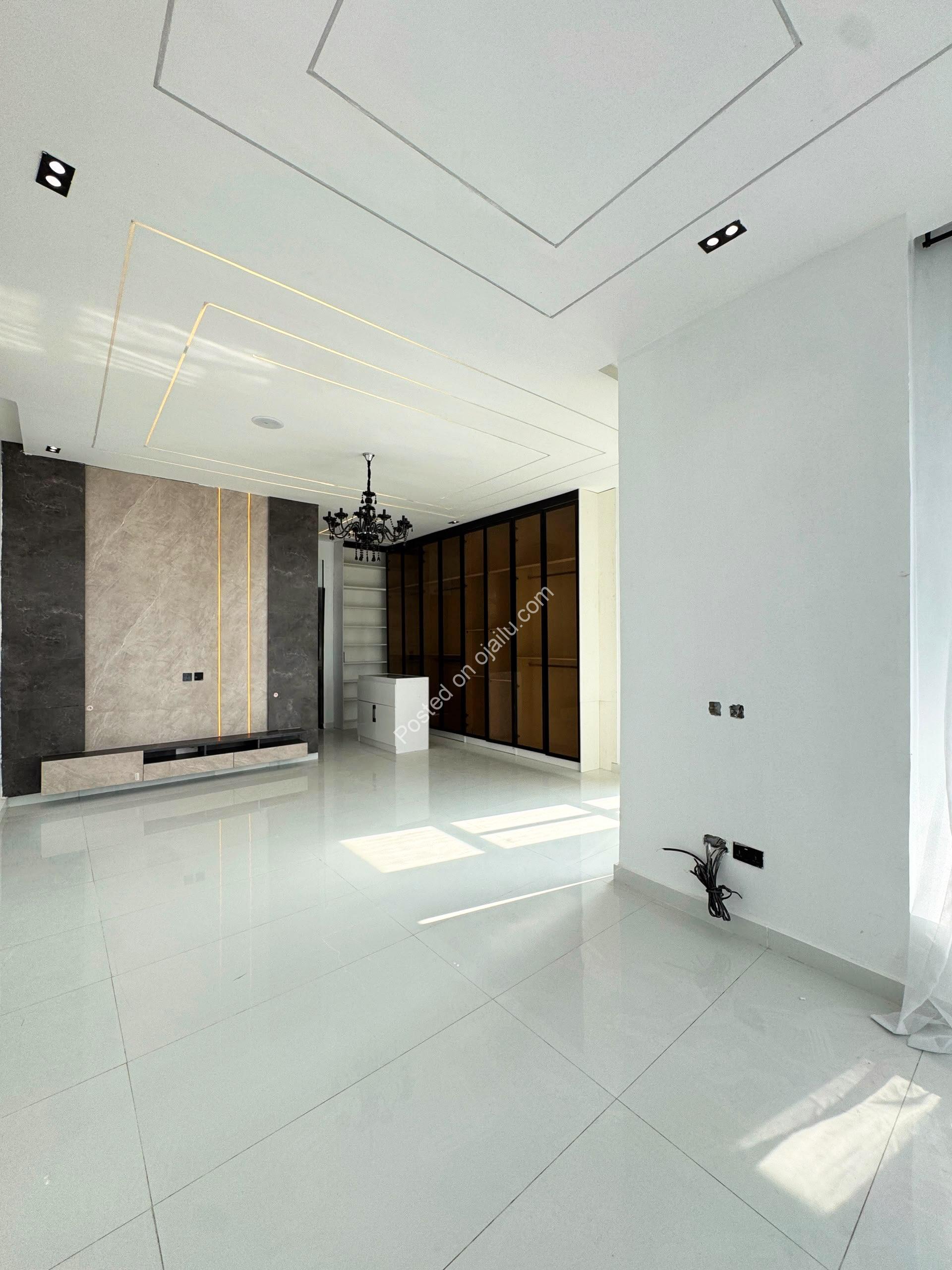 5-Bed Ikota Lekki Duplex with Rooftop Terrace, Pool & Gym