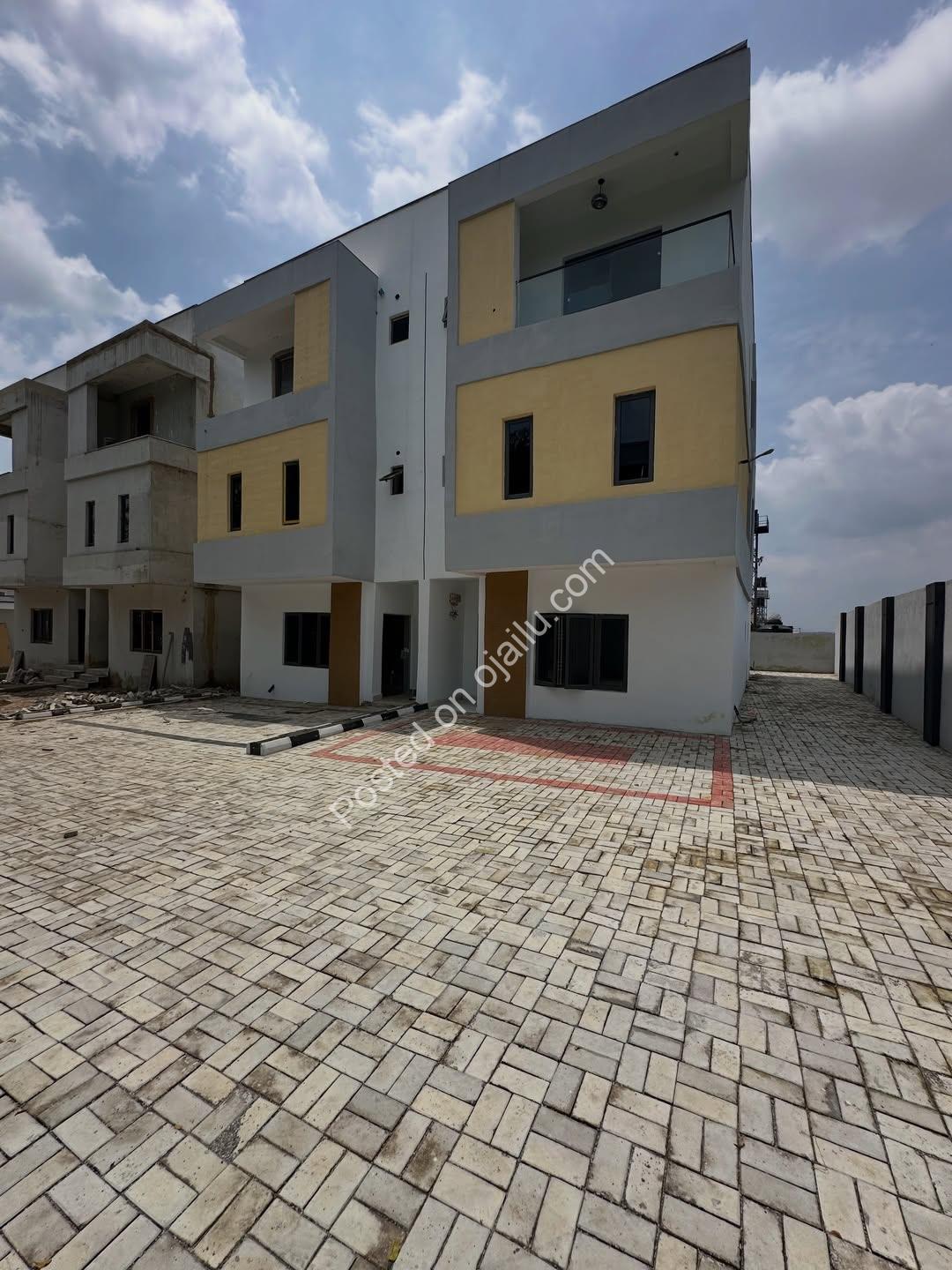 4-Bed Terrace + BQ in Lifecamp – Corner Piece