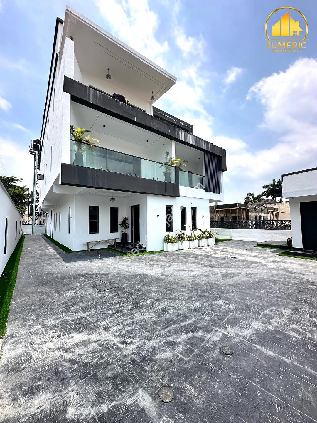 Smart 5-Bed Detached Duplex + BQ in Gwarinpa