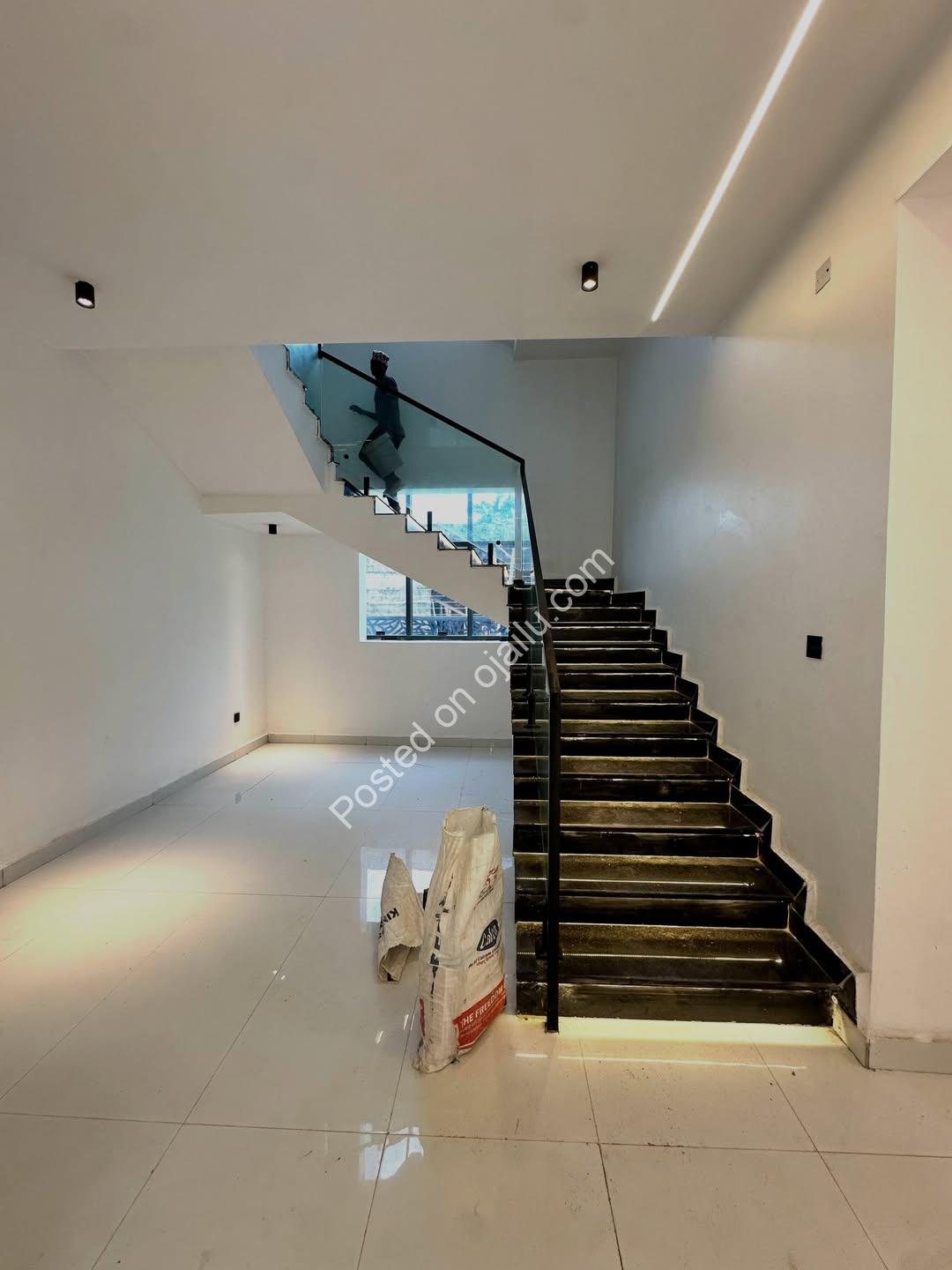 Smart 5-Bed Detached Duplex + BQ in Gwarinpa