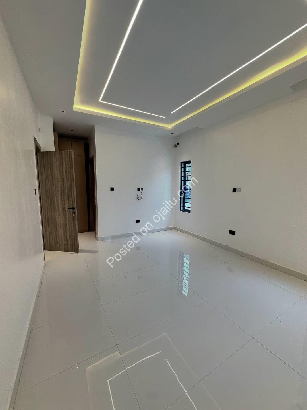 Smart 5-Bed Detached Duplex + BQ in Gwarinpa
