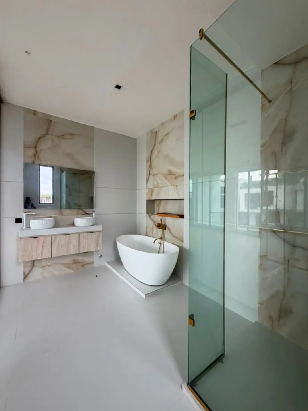 5-Bed Ikate Duplex: Cinema, Pool & Rooftop Views