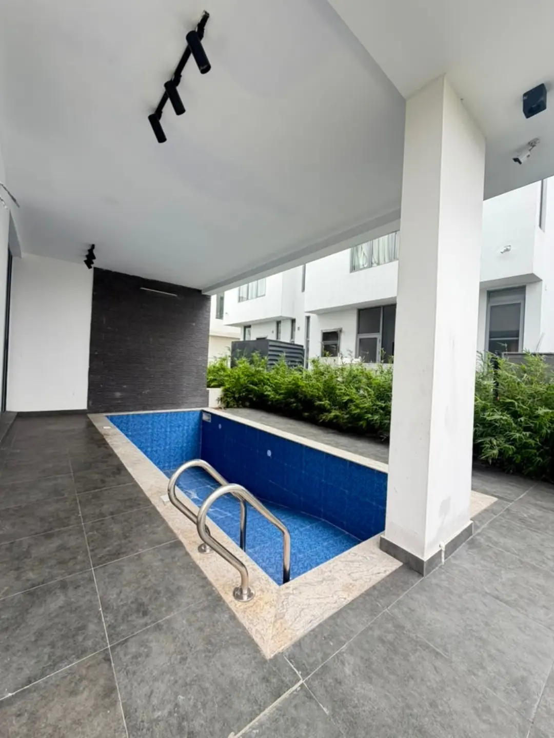 5-Bed Ikate Duplex: Cinema, Pool & Rooftop Views