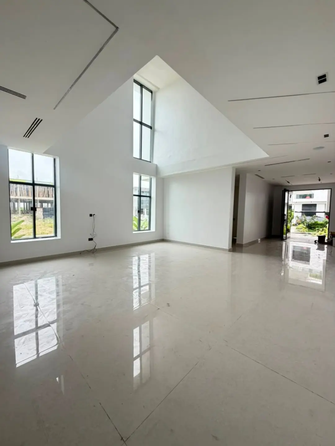 5-Bed Ikate Duplex: Cinema, Pool & Rooftop Views