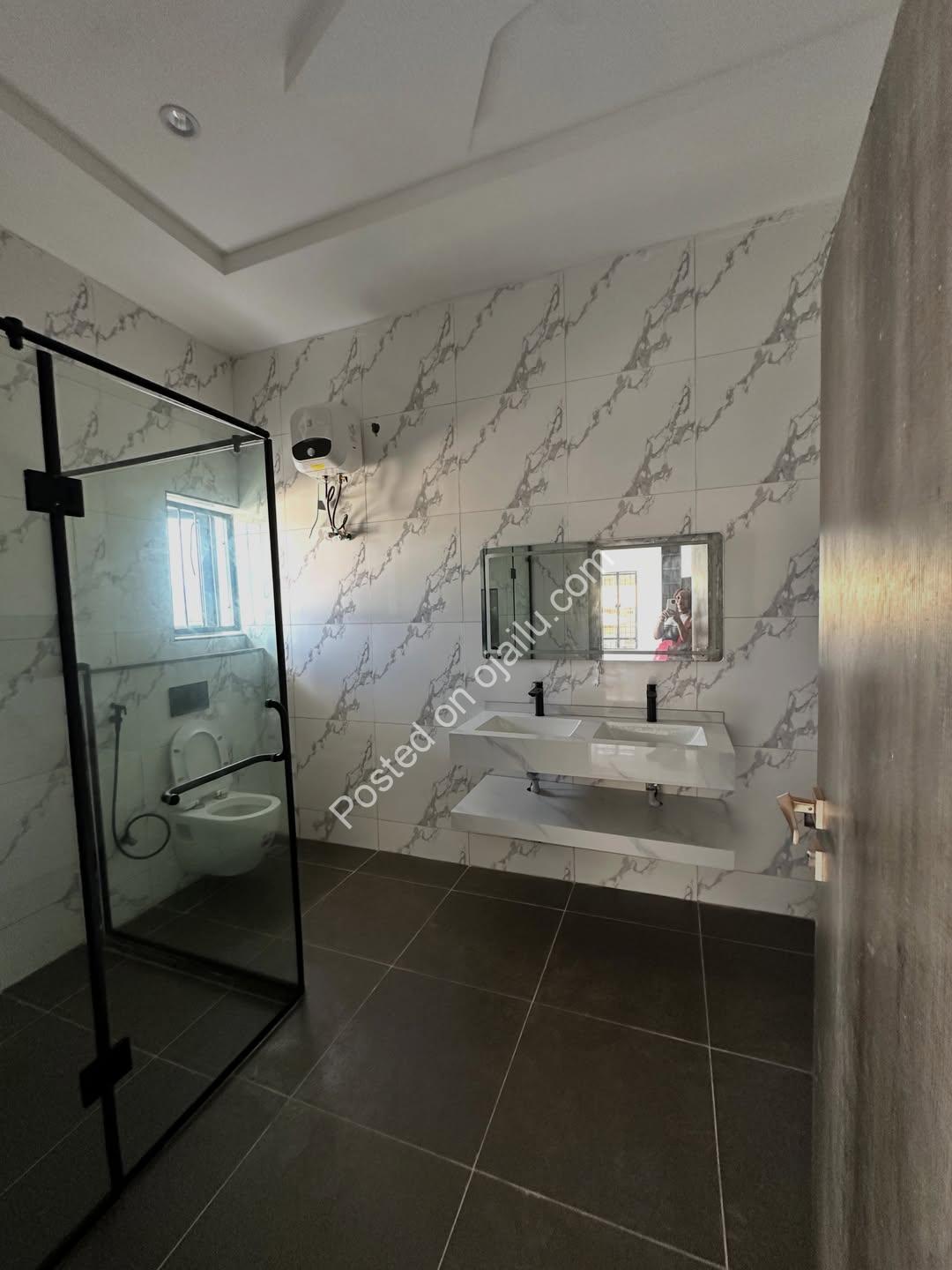 Splash Into Serenity: 5-Bed Gwarinpa Duplex + Pool