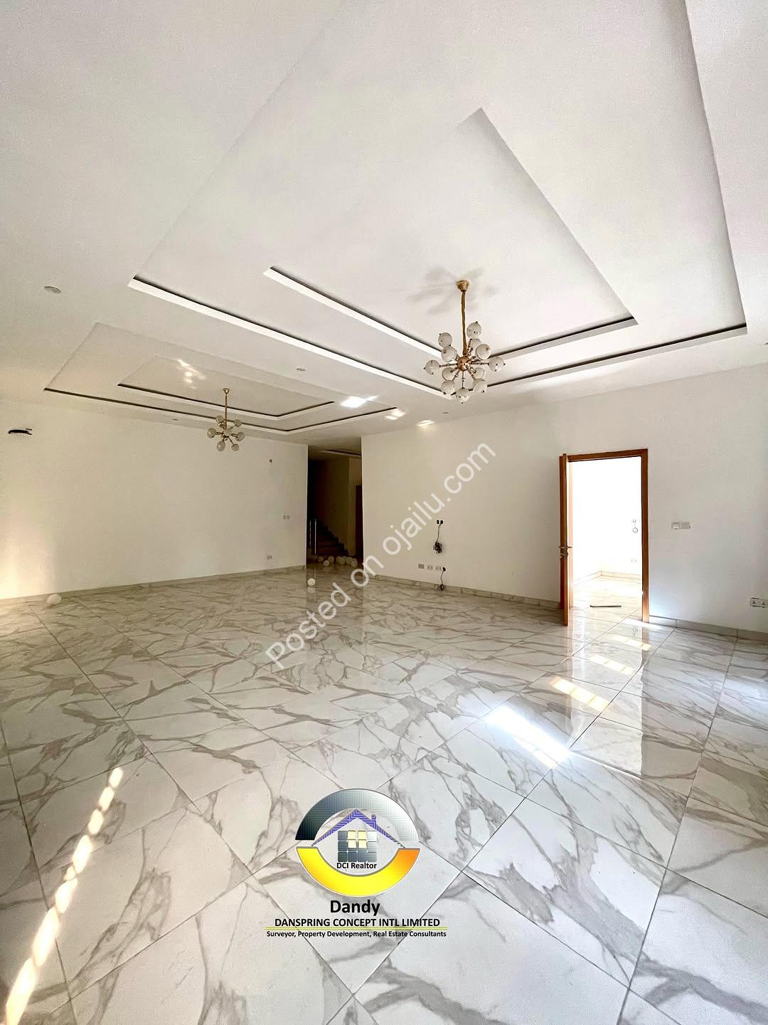 Live Royally: 5-Bed Smart Duplex + BQ, Ajah