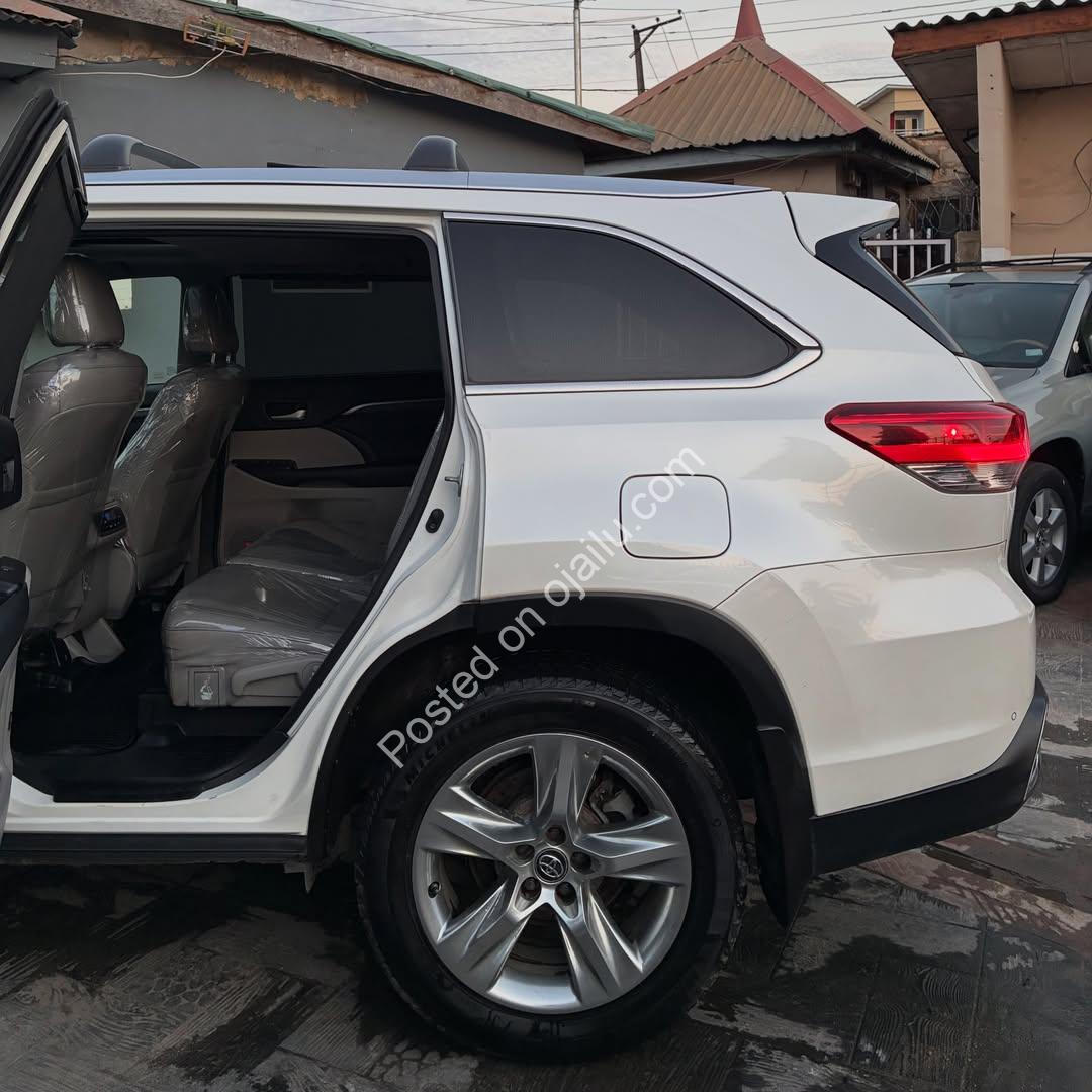 2017 Toyota Highlander Limited – Spotless AWD, Loaded & Rare