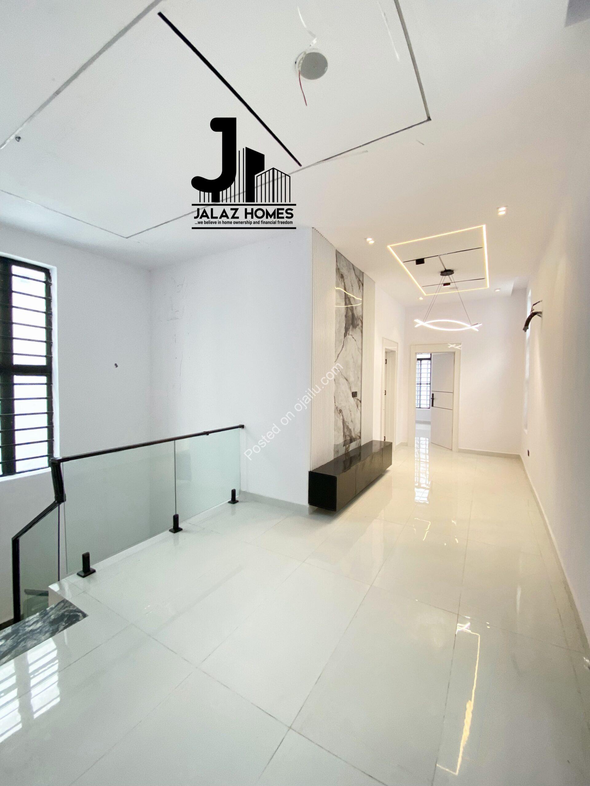 Stunning 5-Bed Duplex with Pool & Jacuzzi in Ajah