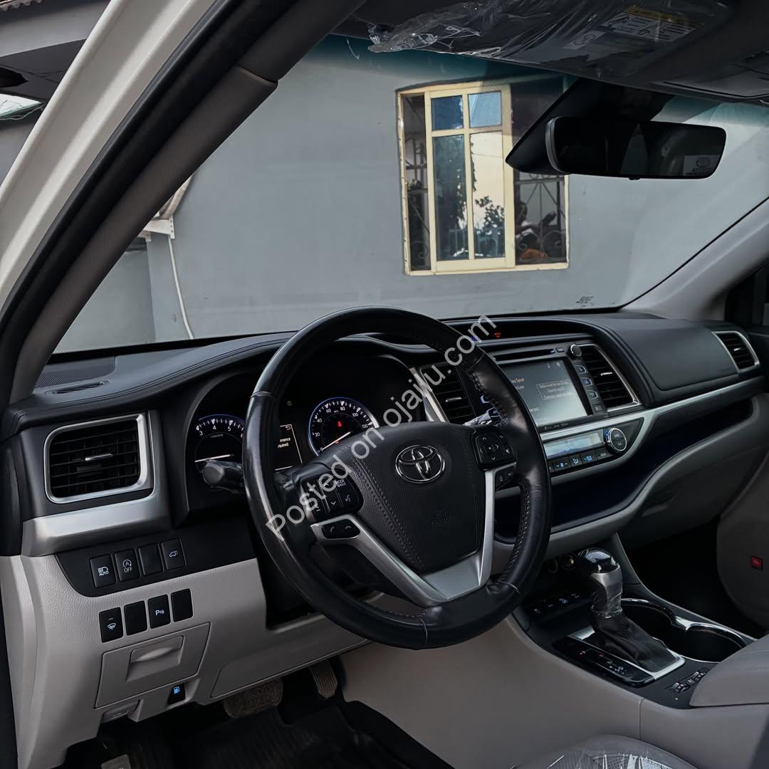 2017 Toyota Highlander Limited – Spotless AWD, Loaded & Rare