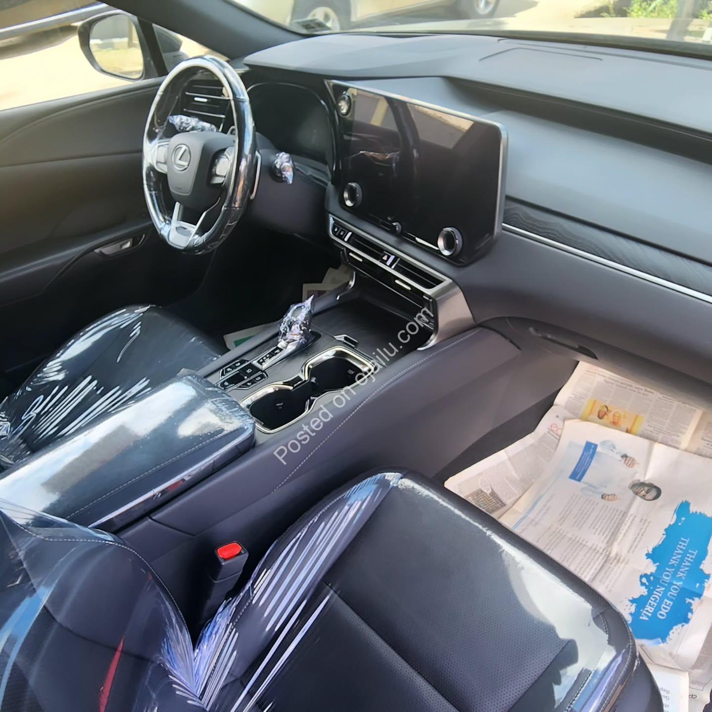 2023 Lexus RX350: Pristine Luxury Awaits You