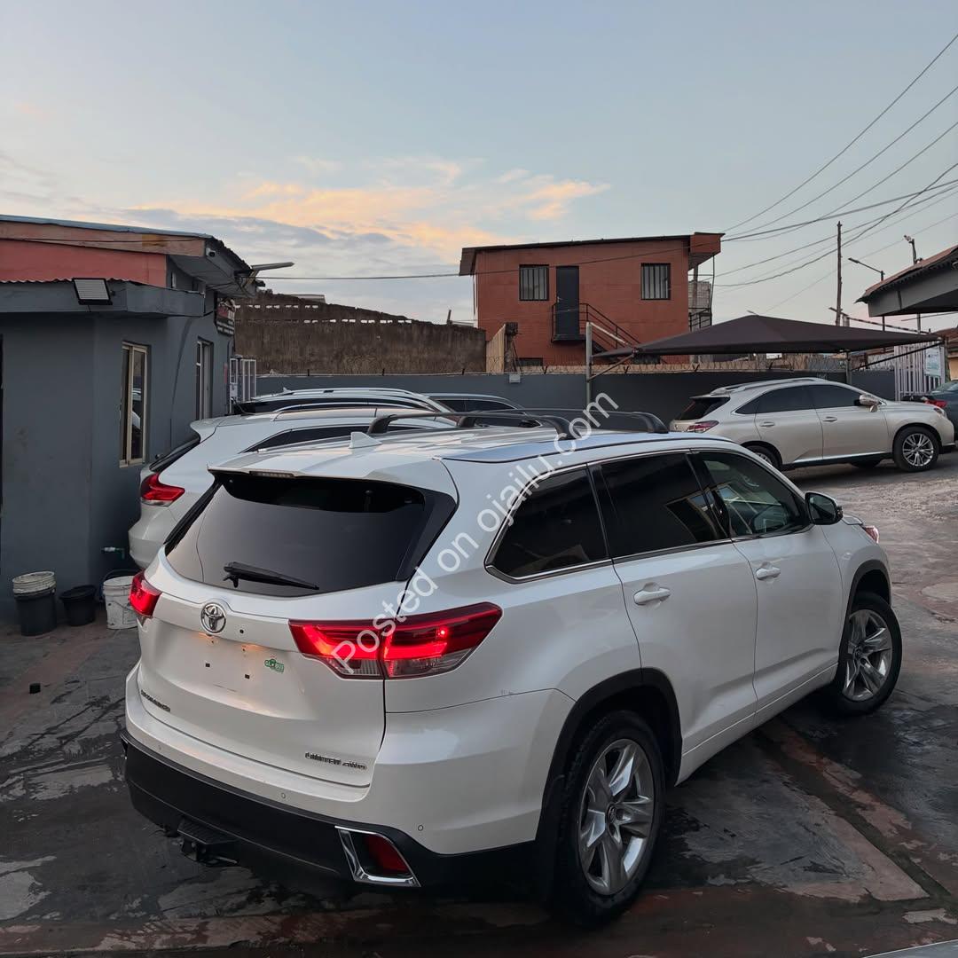 2017 Toyota Highlander Limited – Spotless AWD, Loaded & Rare