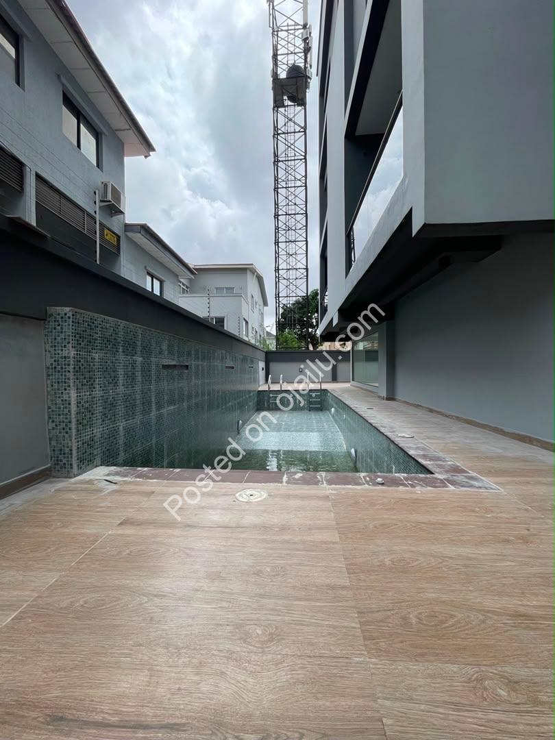 Serene 2-Bed Maisonette With Pool & Gym in Lekki 1