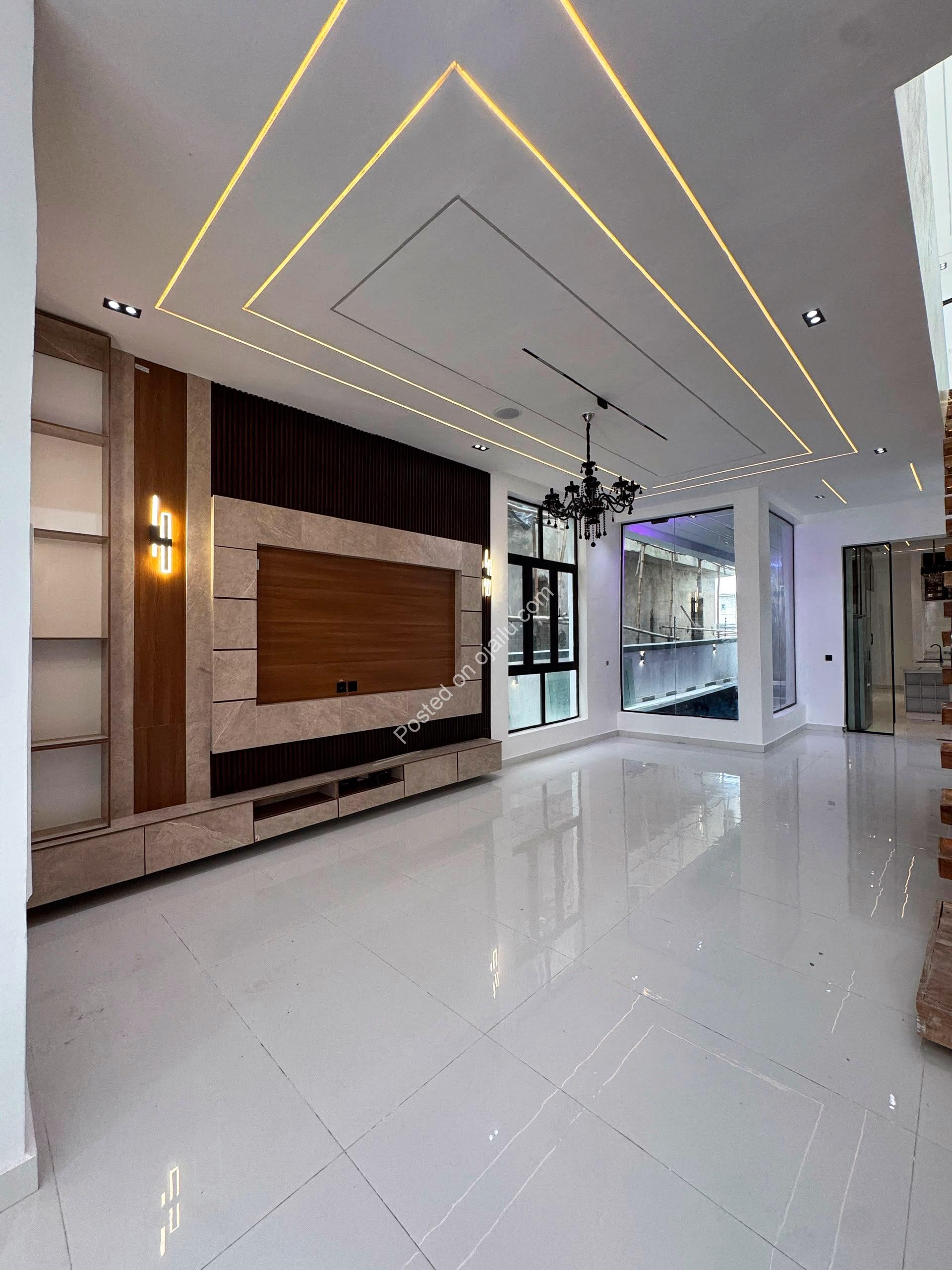5-Bed Ikota Lekki Duplex with Rooftop Terrace, Pool & Gym