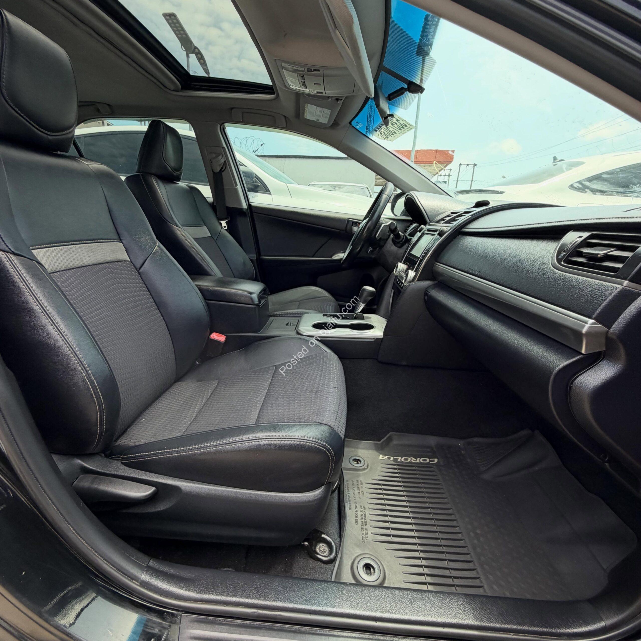 Sleek 2013 Toyota Camry SE: Loaded, Sunroof, Push Start