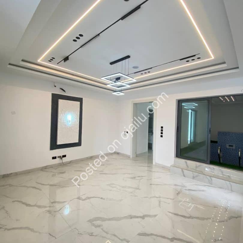 5-Bedroom Duplex with Indoor Pool in Chevron