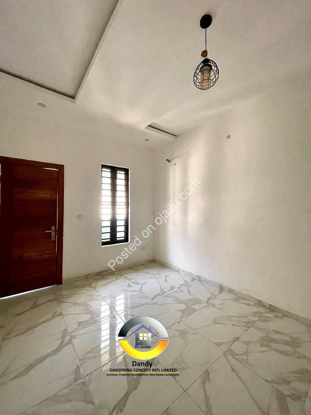 Live Royally: 5-Bed Smart Duplex + BQ, Ajah