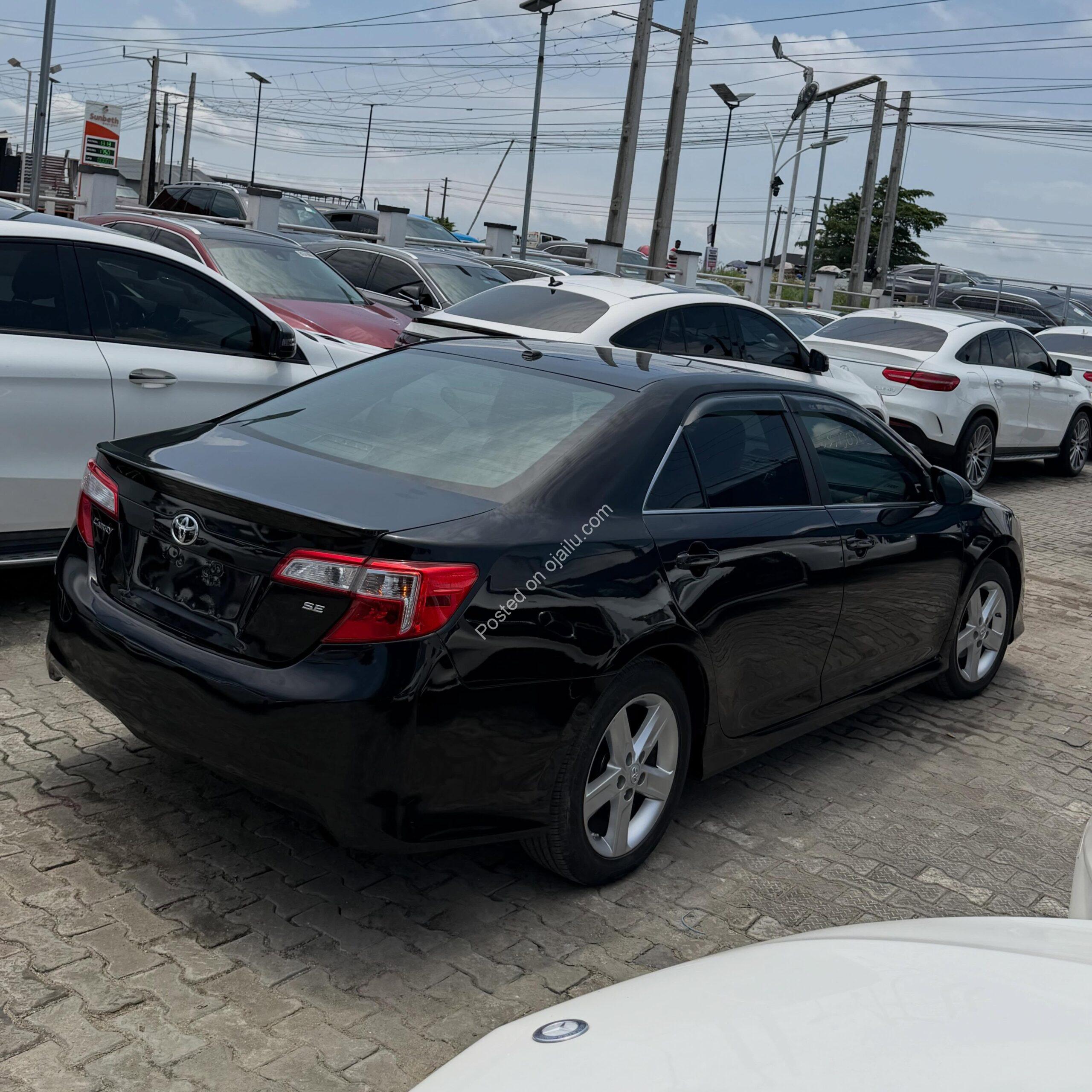 Sleek 2013 Toyota Camry SE: Loaded, Sunroof, Push Start