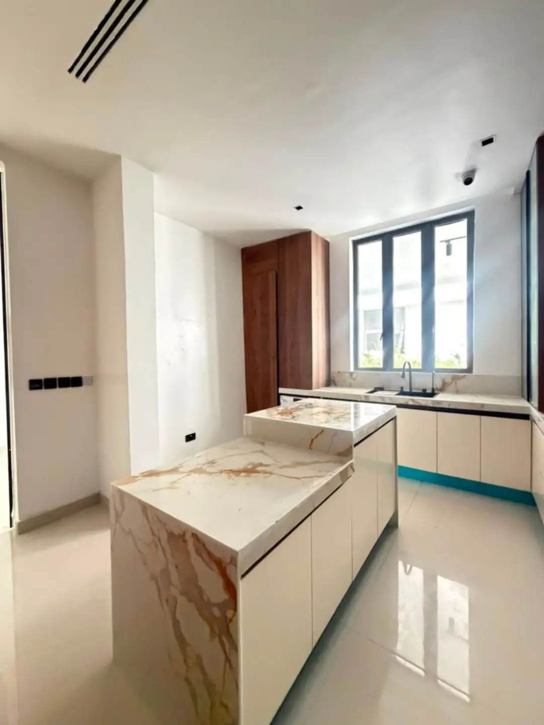 5-Bed Ikate Duplex: Cinema, Pool & Rooftop Views