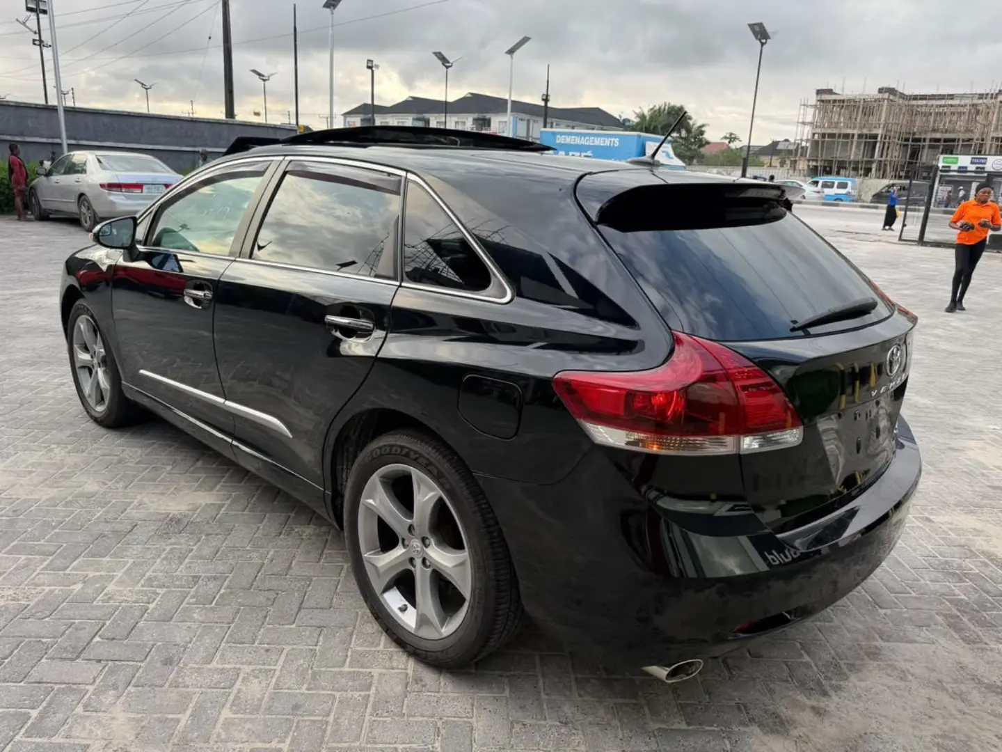 2014 Toyota Venza XLE AWD: Loaded Panoramic V6 Black on Black