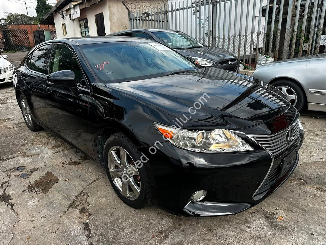 2014 Lexus ES 350: Pure Black Luxury, 16.9M