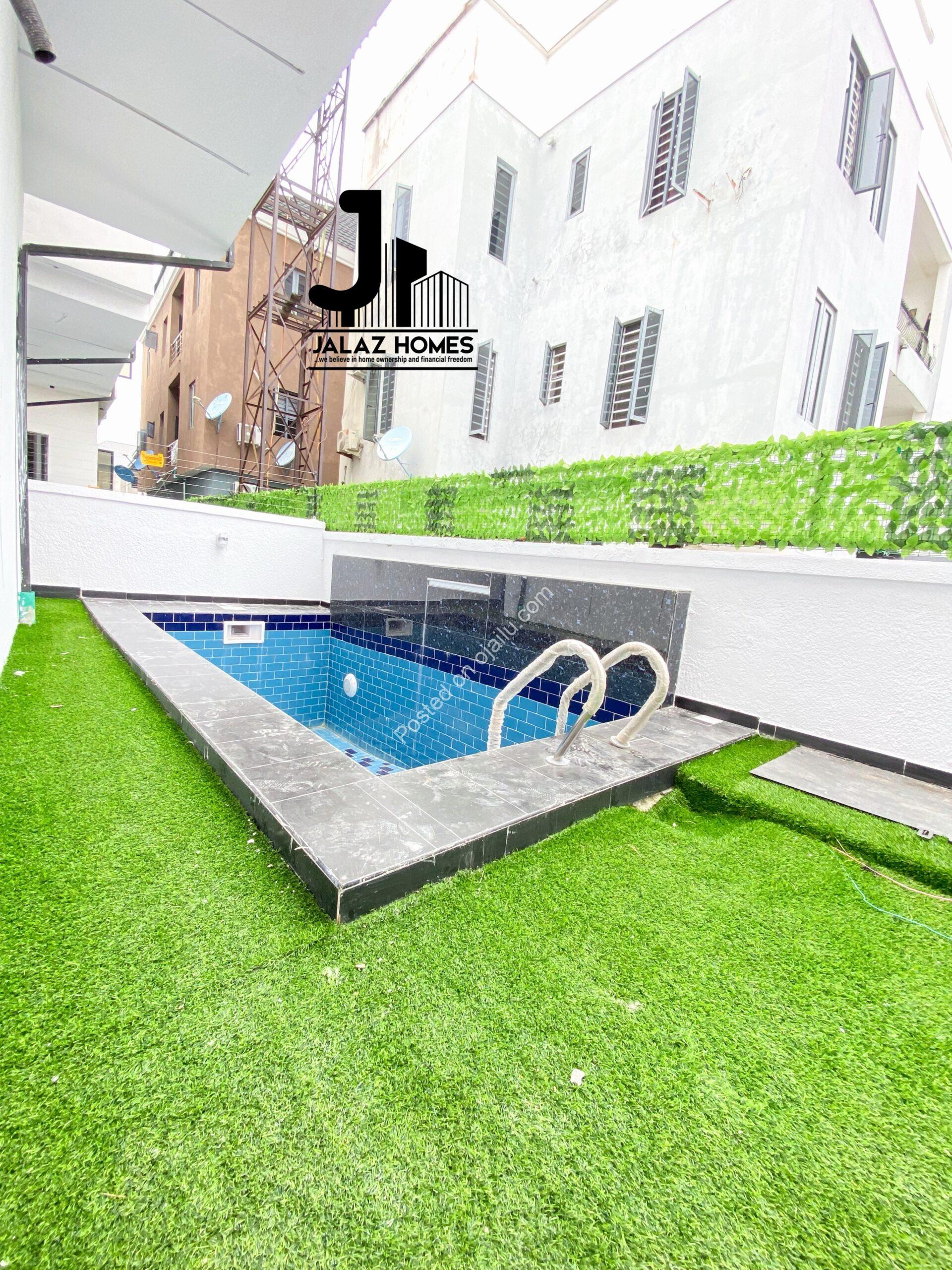 Stunning 5-Bed Duplex with Pool & Jacuzzi in Ajah
