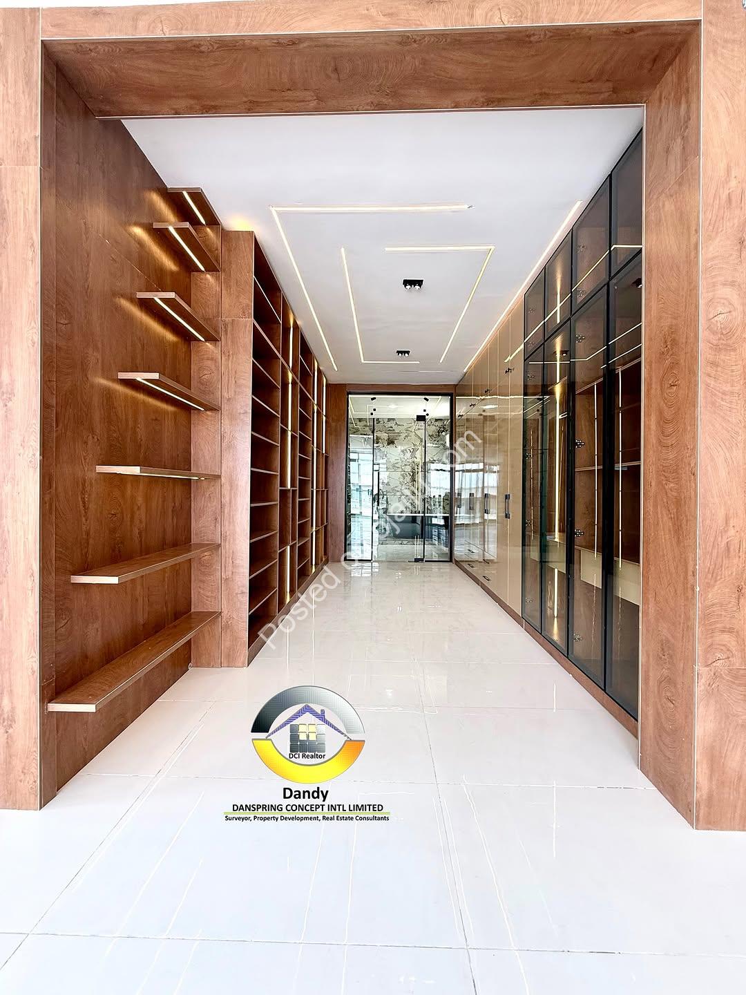 Chevron’s Finest 5-Bed Duplex With Cinema & Rooftop Pool