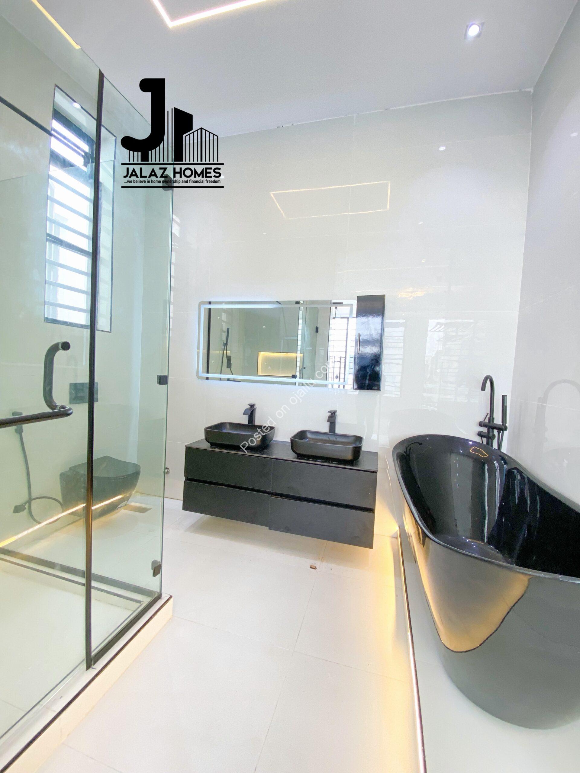 Stunning 5-Bed Duplex with Pool & Jacuzzi in Ajah