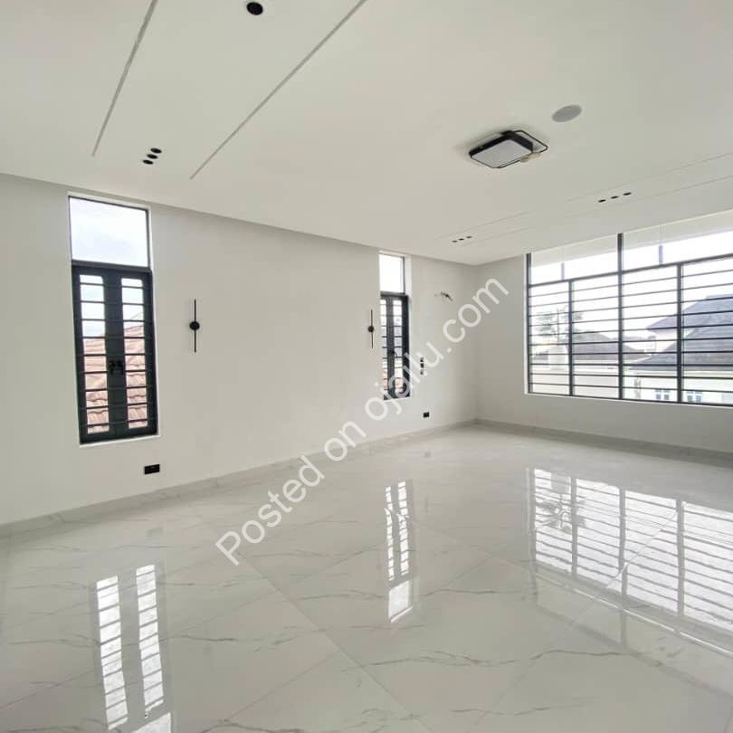 5-Bedroom Duplex with Indoor Pool in Chevron