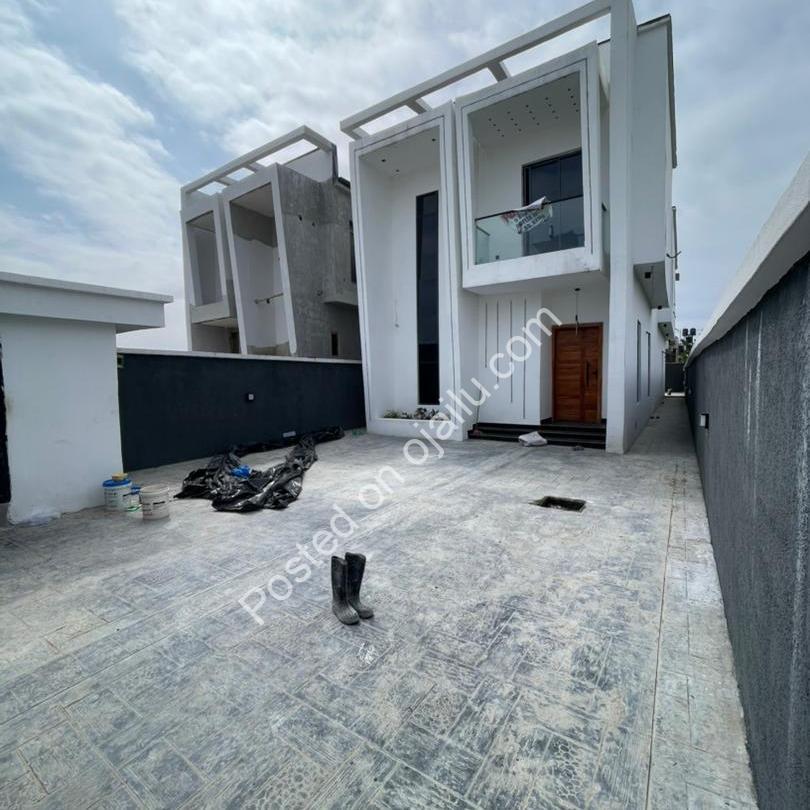5-Bed Detached Duplex w/ Pool in Ajah