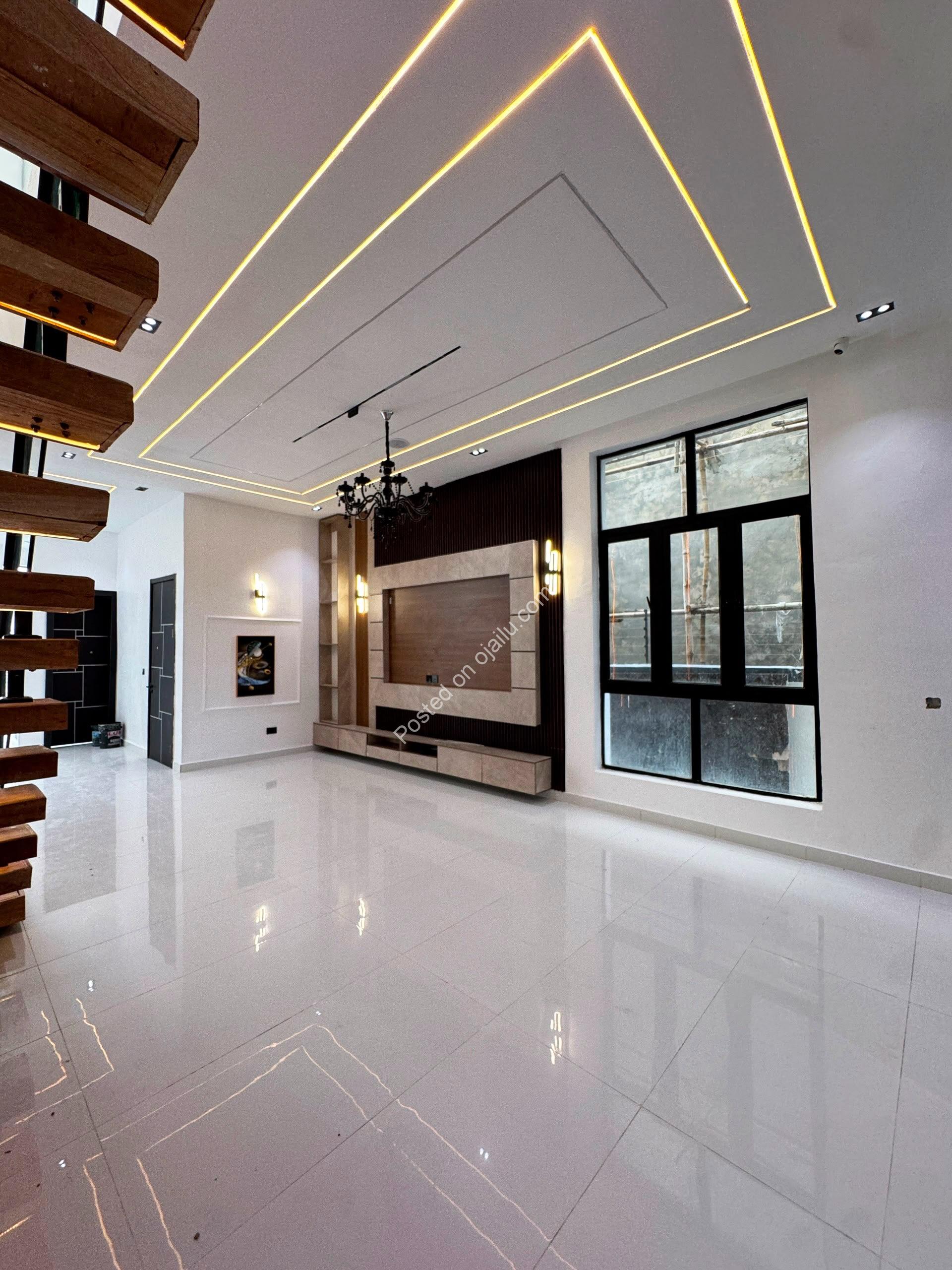 5-Bed Ikota Lekki Duplex with Rooftop Terrace, Pool & Gym