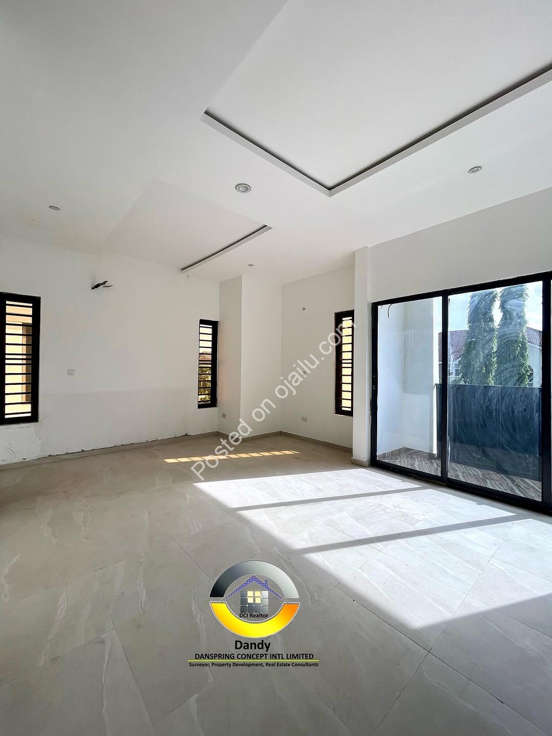 Live Royally: 5-Bed Smart Duplex + BQ, Ajah