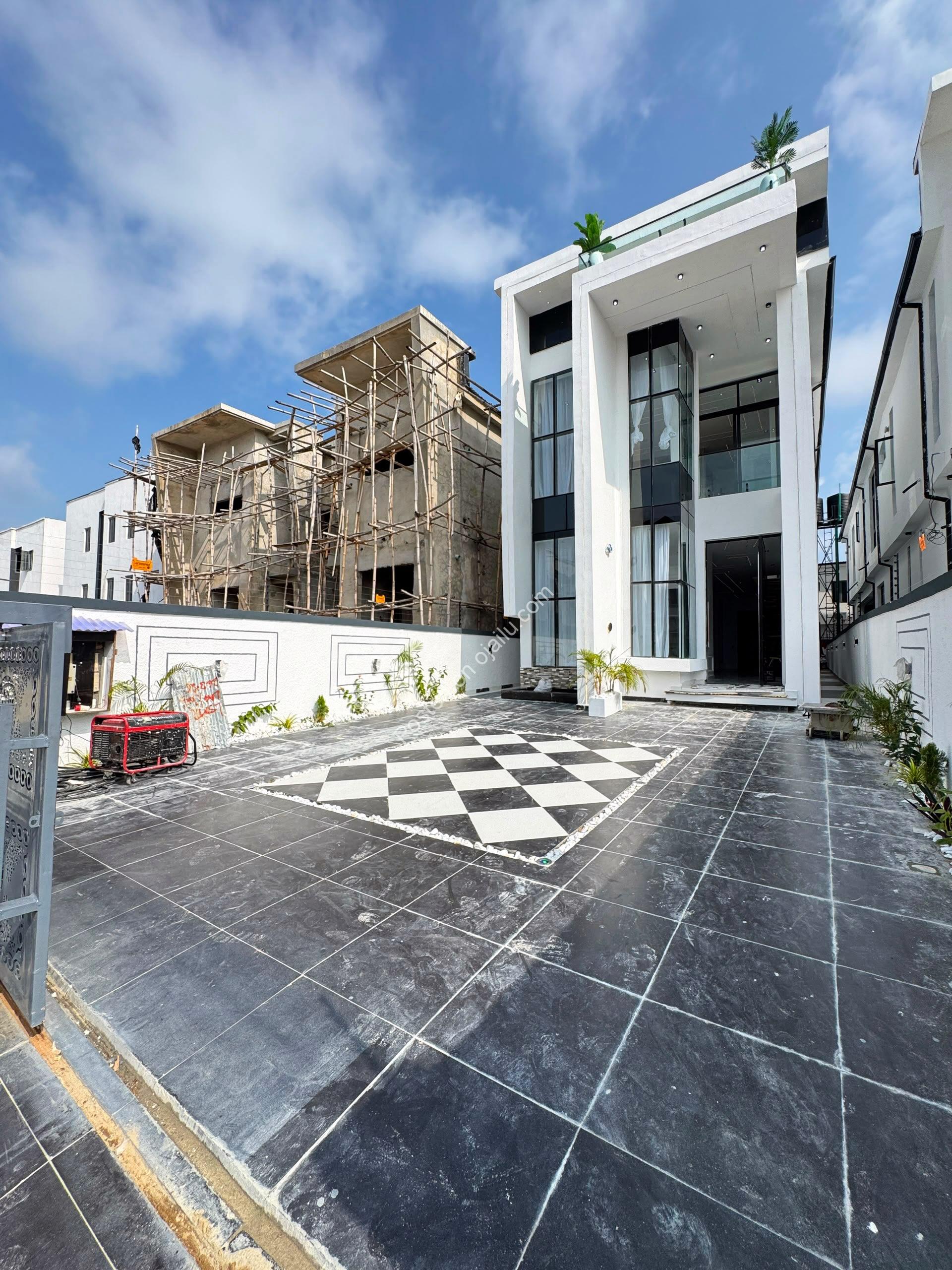 5-Bed Ikota Lekki Duplex with Rooftop Terrace, Pool & Gym