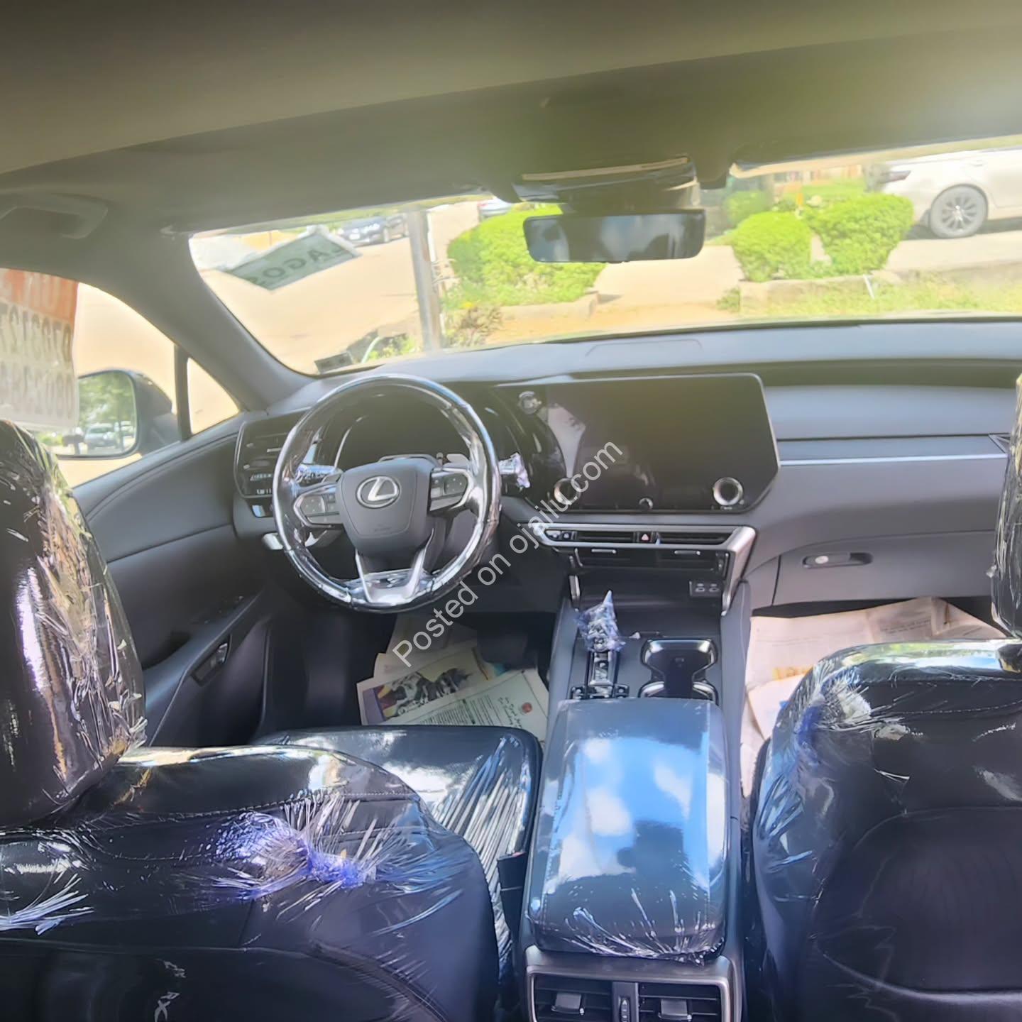2023 Lexus RX350: Pristine Luxury Awaits You