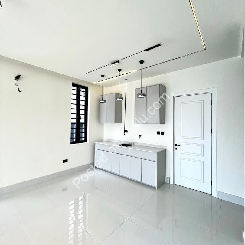 Smart Living Starts Here: 5-Bed Lekki Duplex + Cinema, Gym & Pool