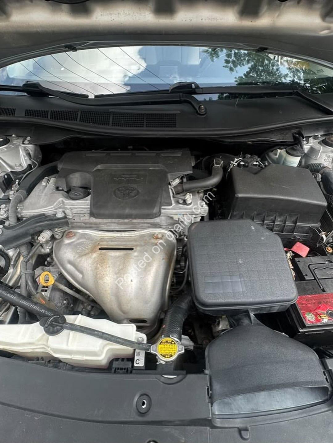 2012 Toyota Camry XLE – Keyless Entry, Low 13.8m