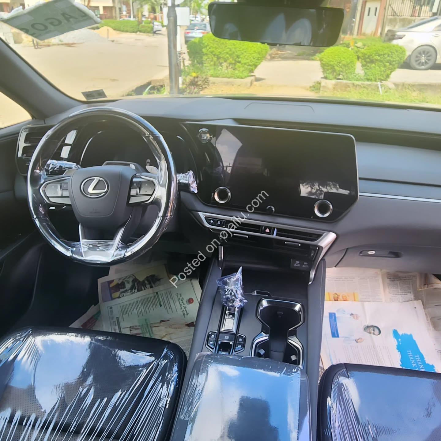2023 Lexus RX350: Pristine Luxury Awaits You