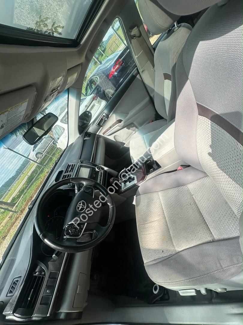 2012 Toyota Camry XLE – Keyless Entry, Low 13.8m