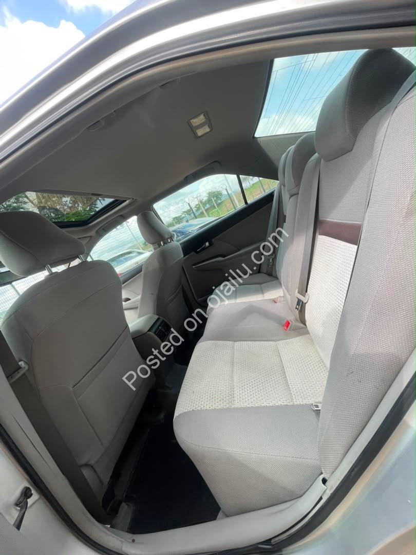 2012 Toyota Camry XLE – Keyless Entry, Low 13.8m