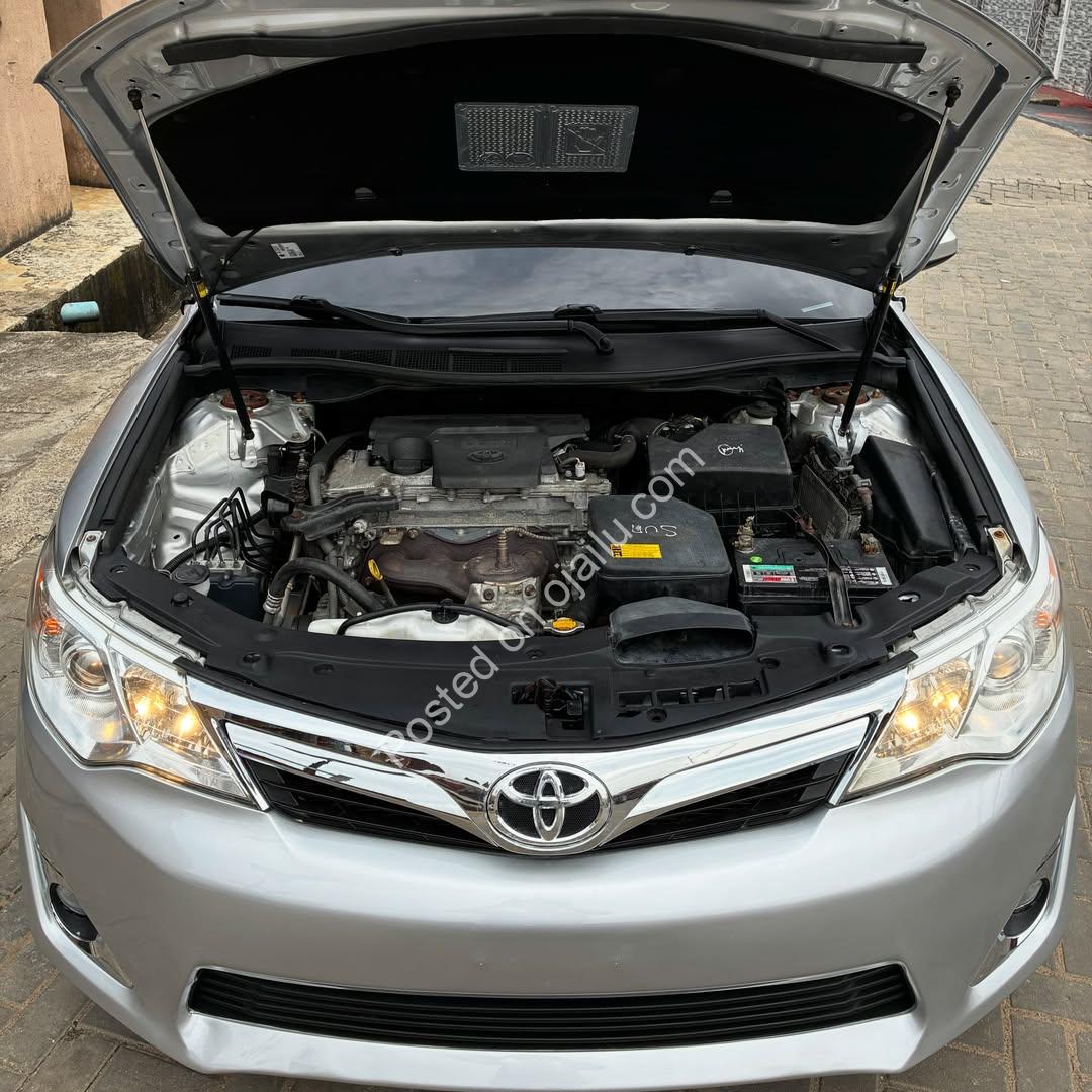 2013 Toyota Camry XLE – Sunroof, Thumb-Start, Spotless!