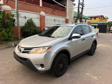 2013 Toyota RAV4: Accident-Free & Spotless