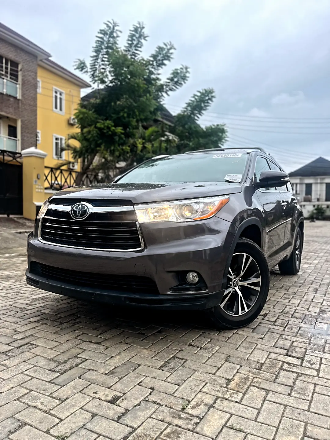 2016 Toyota Highlander XLE: Pure Luxury AWD SUV